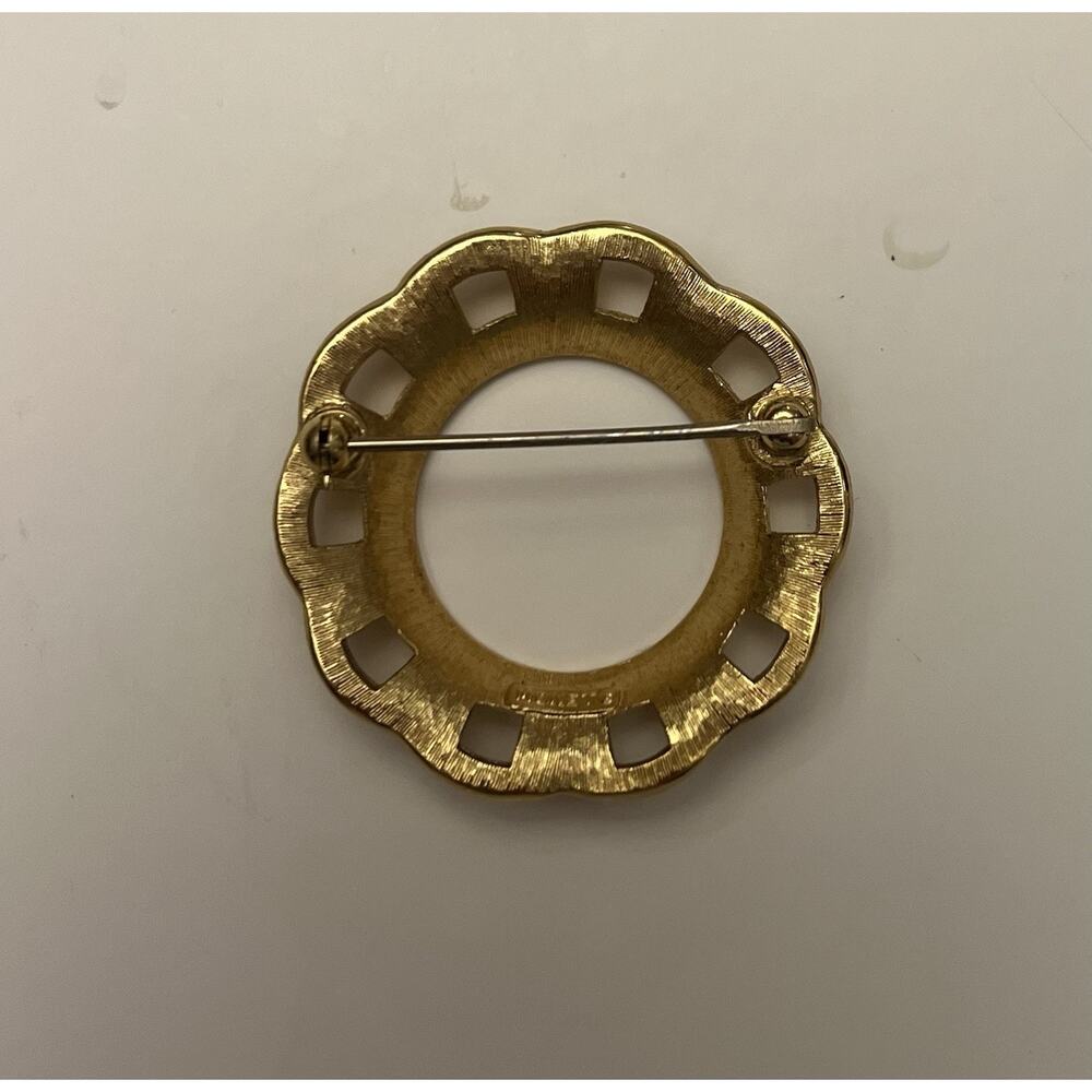Vintage Monet Gold Tone Openwork Circle Brooch Textured Geometric Scarf Pin 1.5” - Picture 3 of 6